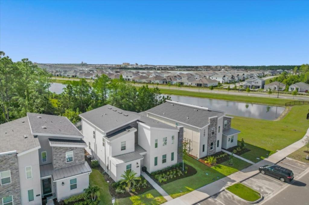 9 Bedroom- 5 Bathroom Storey Lake 2846 Sc image