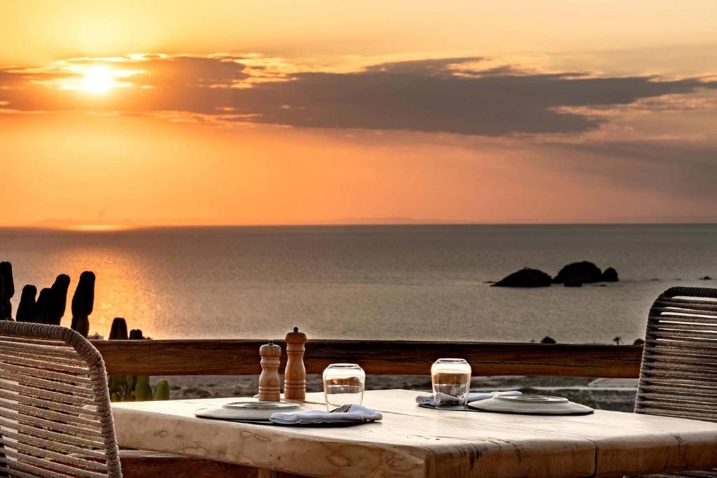 Mythic Paros , Adults Only photo 2