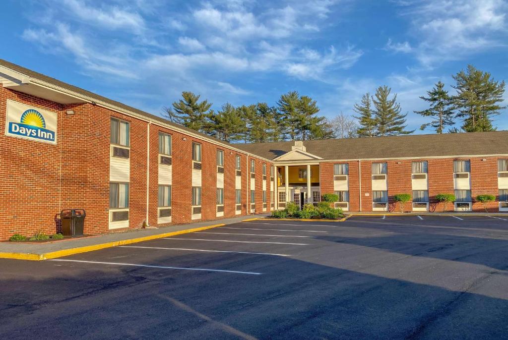 Days Inn by Wyndham Brunswick Bath Area image