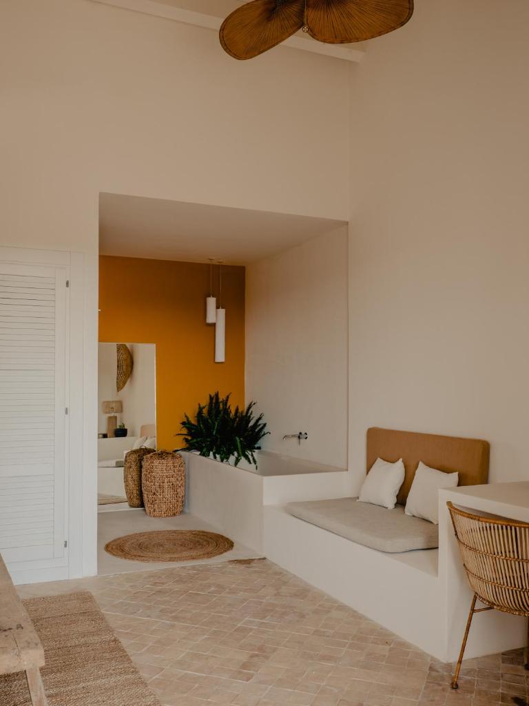 Hotel Amagatay Menorca - Tap to explore photos