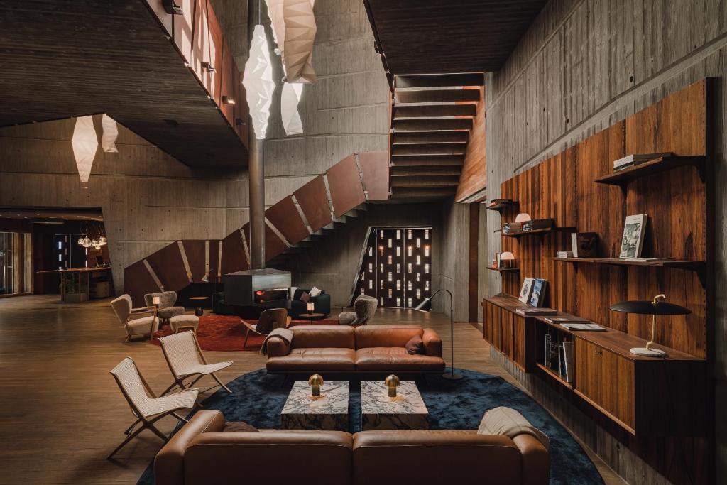 Aethos Monterosa photo 1