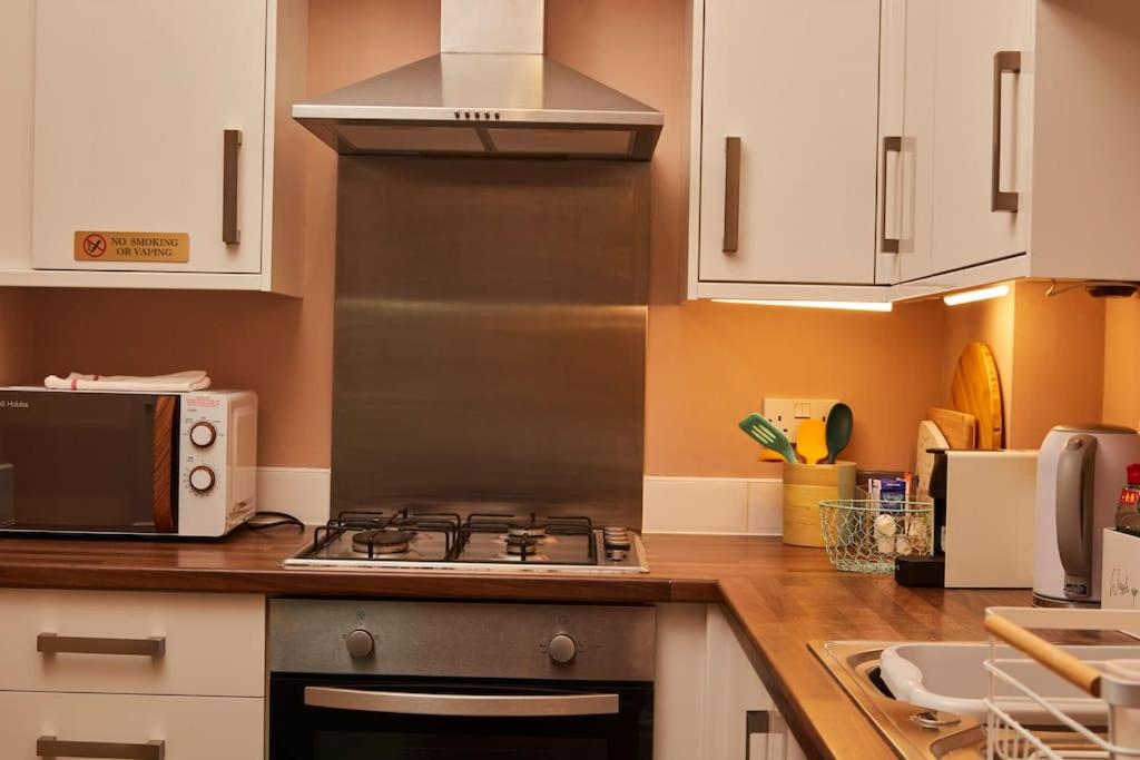 Lovely Chique Newcastle Abode - Sleeps 4 - First floor - Tap to explore photos