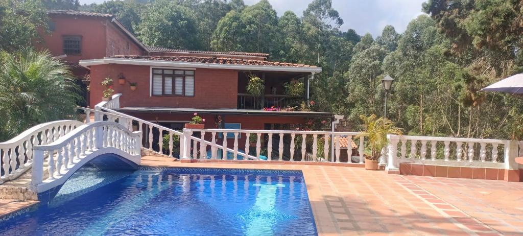 Mho a 10 minutos de Medellin