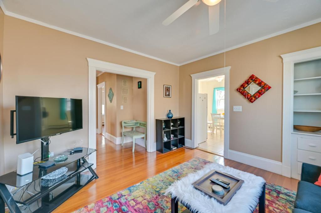 Revere Vacation Rental Near MBTA about 7 Mi to Boston! photo 4