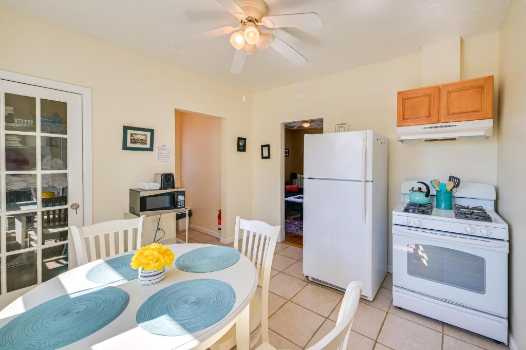 Revere Vacation Rental Near MBTA about 7 Mi to Boston! photo 1