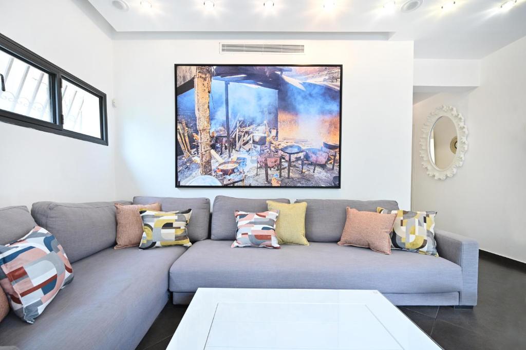 Spacious 3-BR with Terrace in Dizengoff photo 1