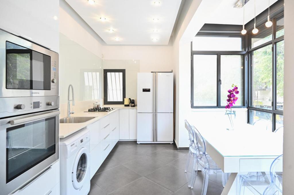Spacious 3-BR with Terrace in Dizengoff photo 3
