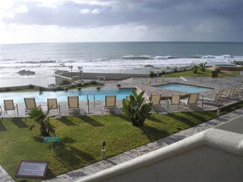 'Luxury Oceanfront Penthouse with Pools, Jacuzzis and Spectacular Ocean Views' photo 4