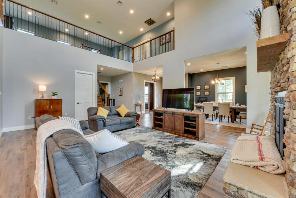 Spacious Lake Charles Craftsman - Pet Friendly! photo 1
