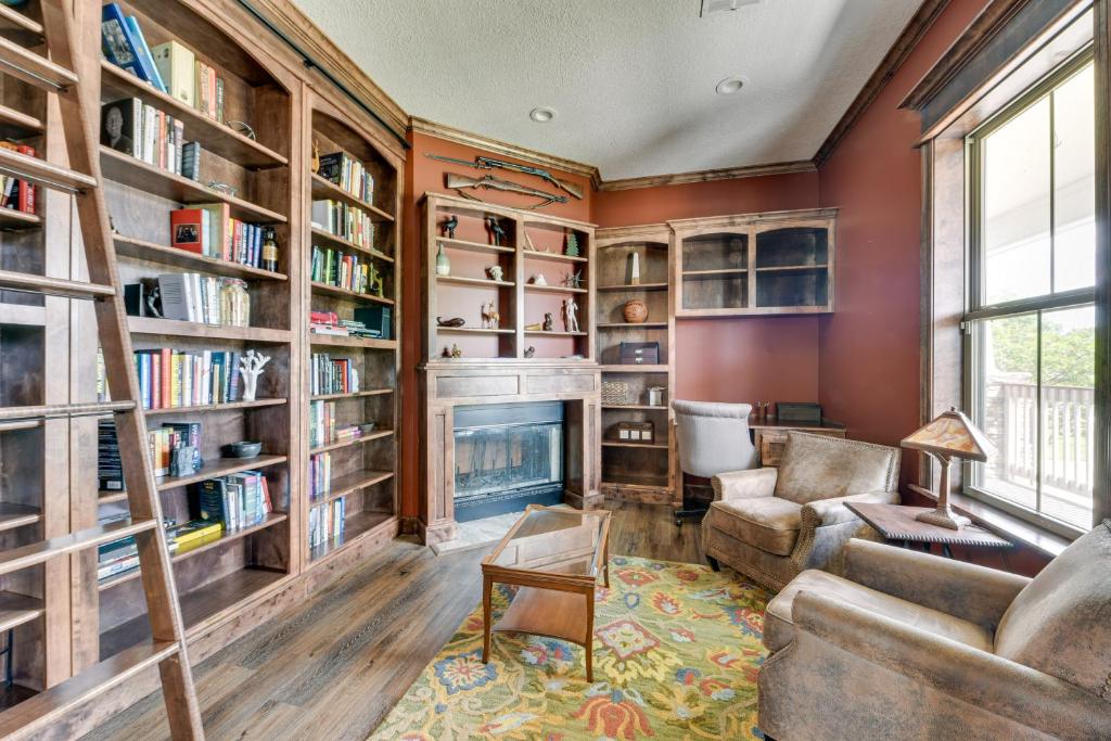 Spacious Lake Charles Craftsman - Pet Friendly! photo 2