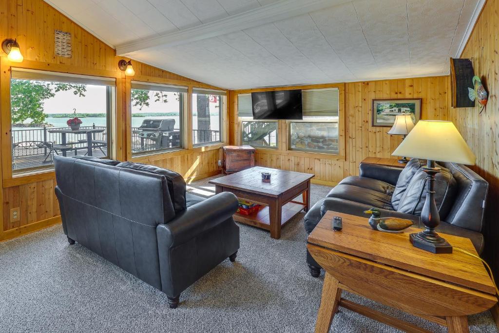 Pet-Friendly Grove Vacation Rental with Boat Dock! photo 2