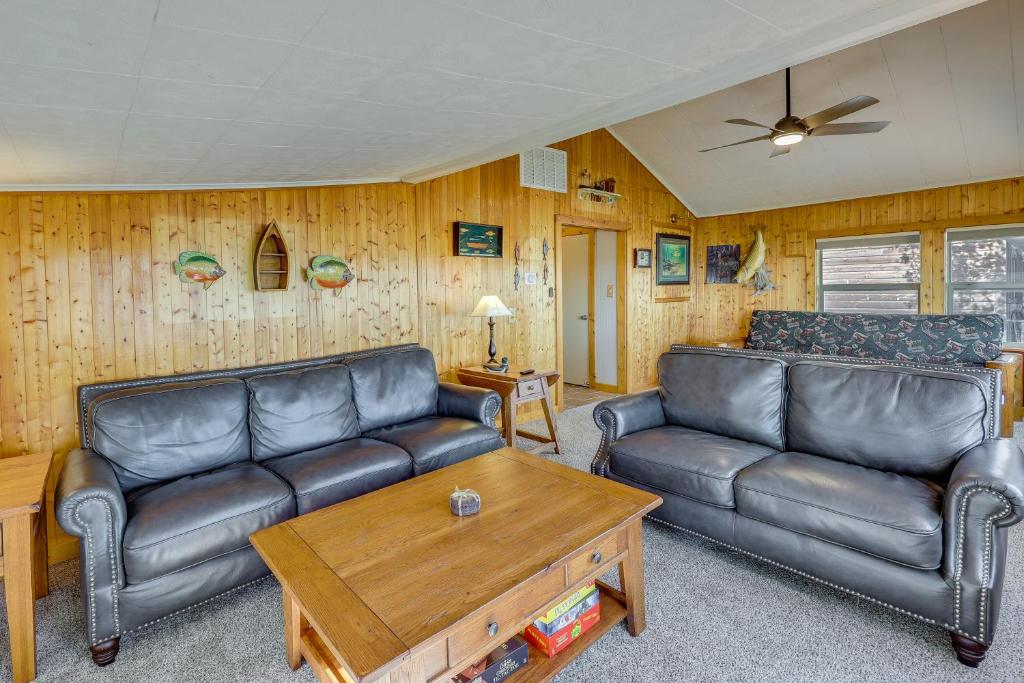 Pet-Friendly Grove Vacation Rental with Boat Dock! photo 3