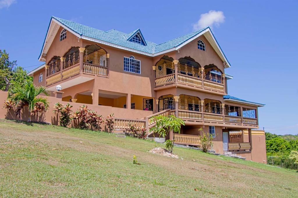 Blue Berry Hill Villa photo 2