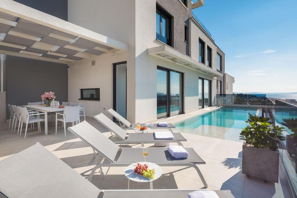 Villa Golden Hill with dream View prof Gym Wellness near Split photo 2