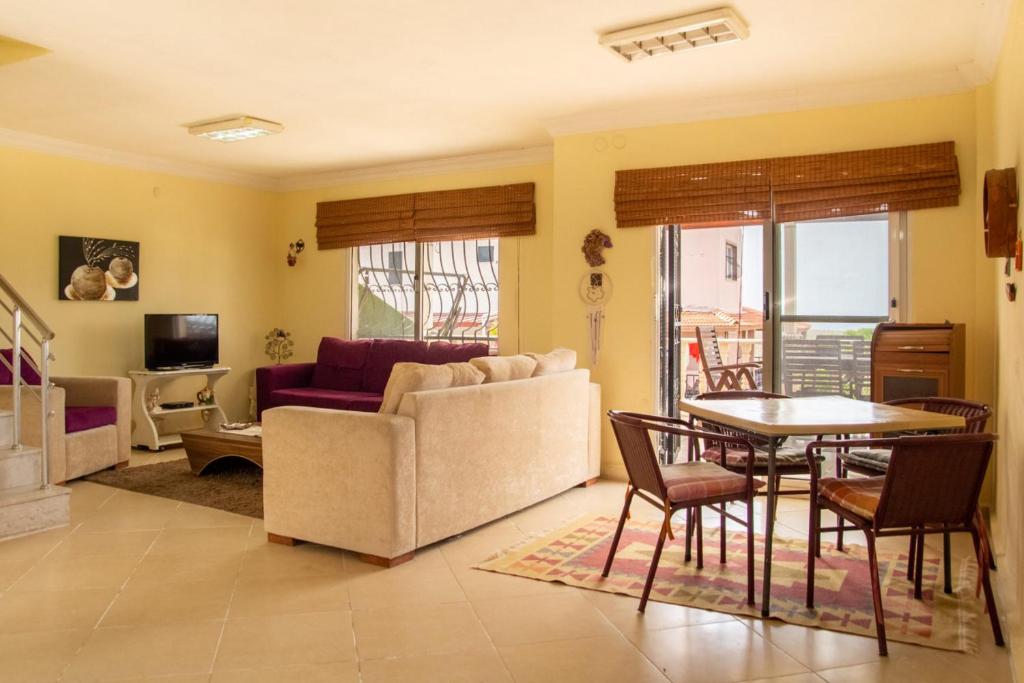 Summer House with Garden and Nature View in Cesme photo 1