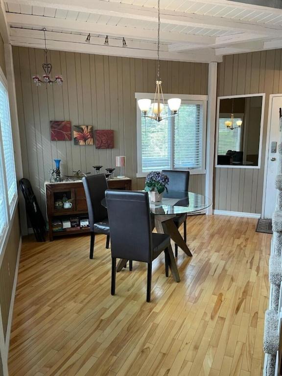 Akiskinook at Windermere Lake - Private beach access - New pool and hot tub now open! photo 4