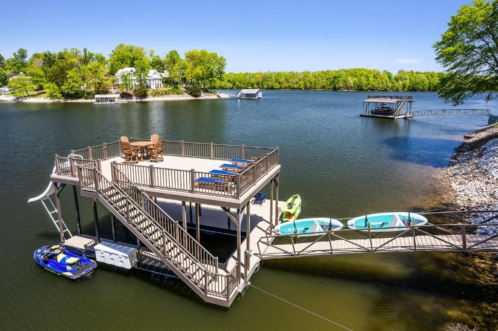 New Home, Dock, Home Theatre Projector, Hot Tub, Fire Pit, Kayaks photo 1