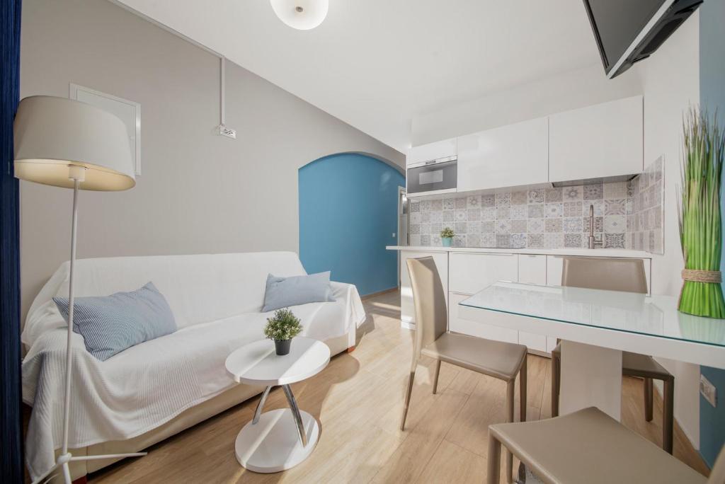 Serviced Family Suite by the sea, Mezaninе lеvеl photo 2