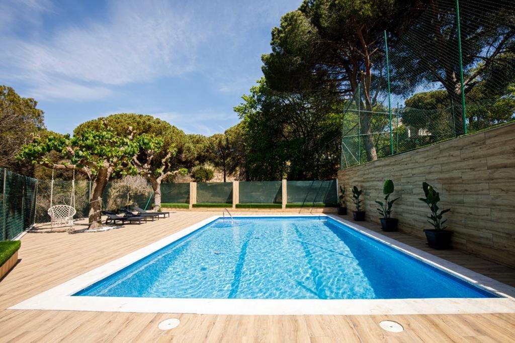 Maravillosa casa con piscina grande y bosque photo 3