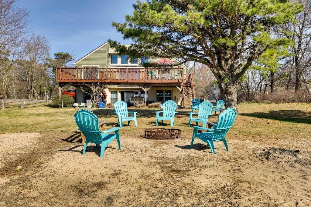 Long Pond Vacation Rental on Pine Tree Lake! photo 1
