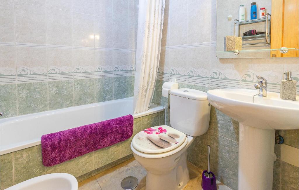 Awesome Apartment In Torrevieja With Wifi And 1 Bedrooms photo 2