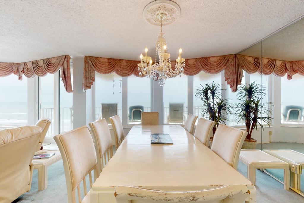 Elegance by the Sea, Unit 701 photo 3