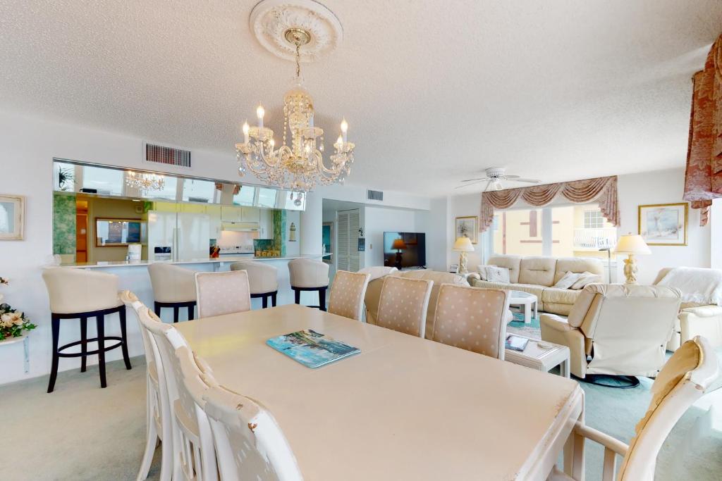 Elegance by the Sea, Unit 701 photo 2