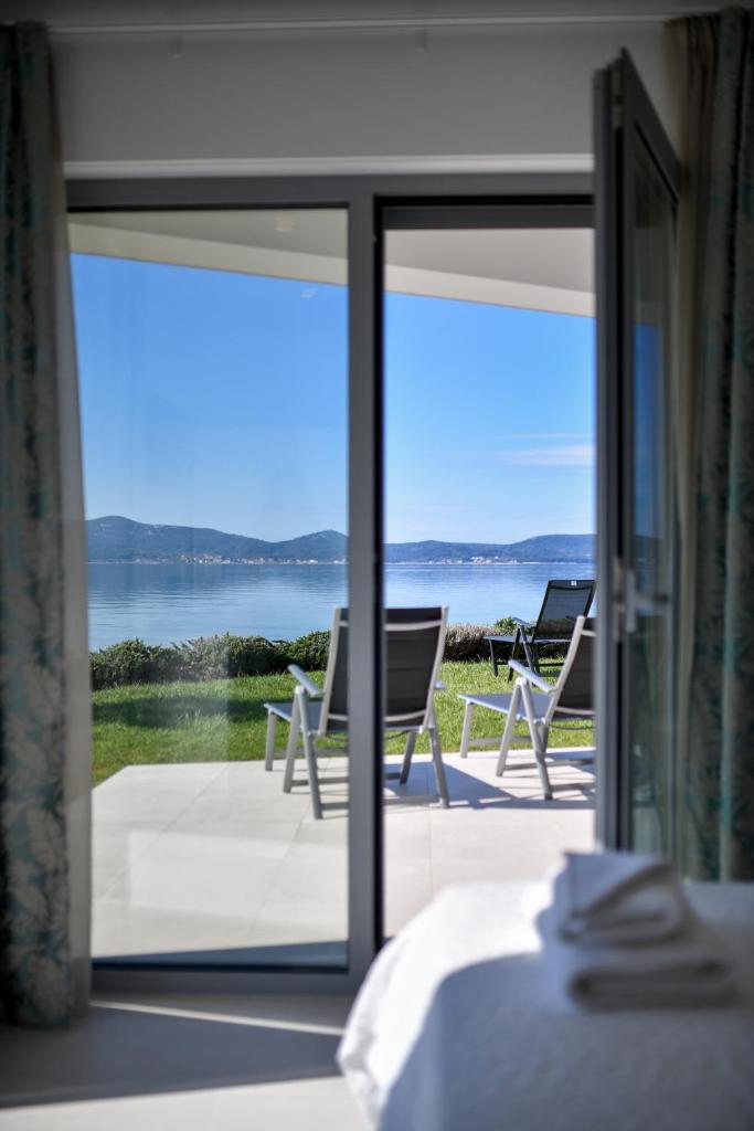 "Babe" Beachfront Residence photo 4