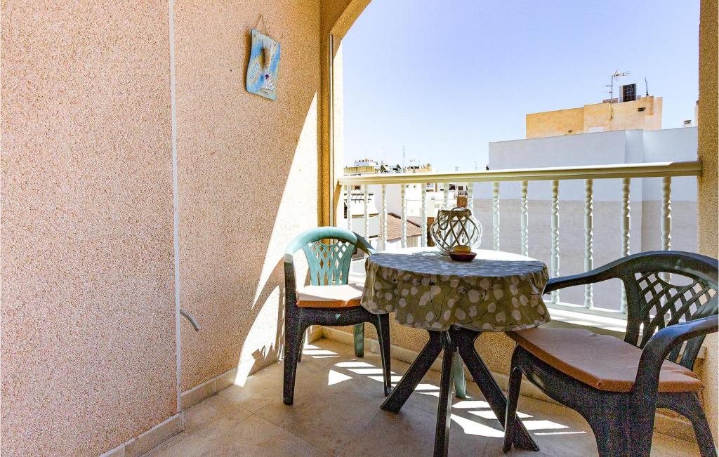 Awesome Apartment In Torrevieja With Wifi And 1 Bedrooms photo 3