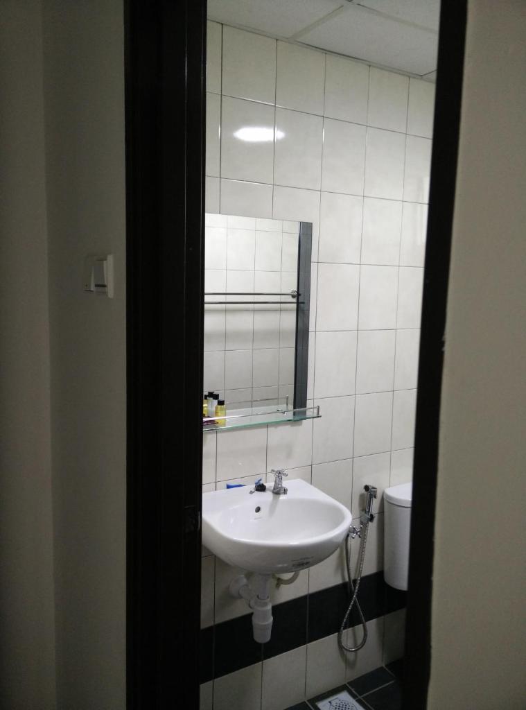 Indah Alam Condo photo 4