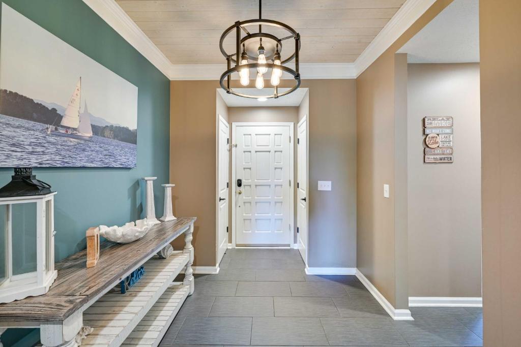 Lake Keowee Condo with Balcony and Resort Amenities! photo 3