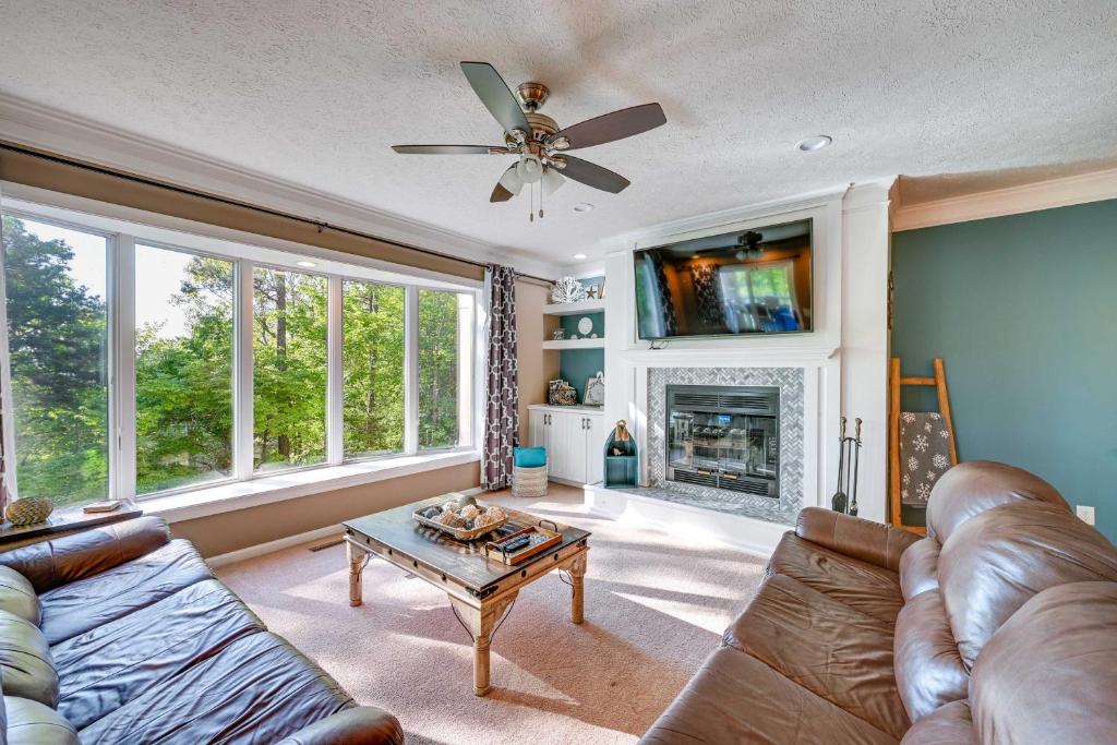 Lake Keowee Condo with Balcony and Resort Amenities! photo 4