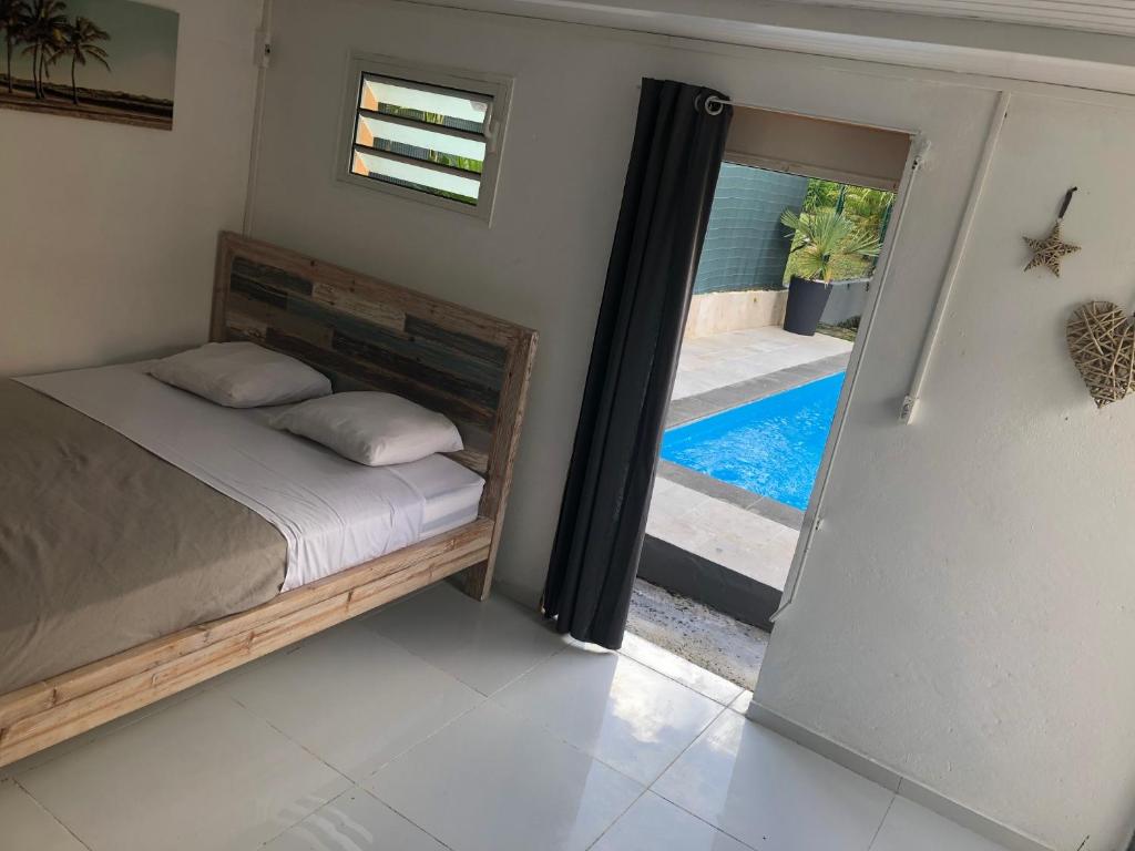 Villa bassin bleu photo 3