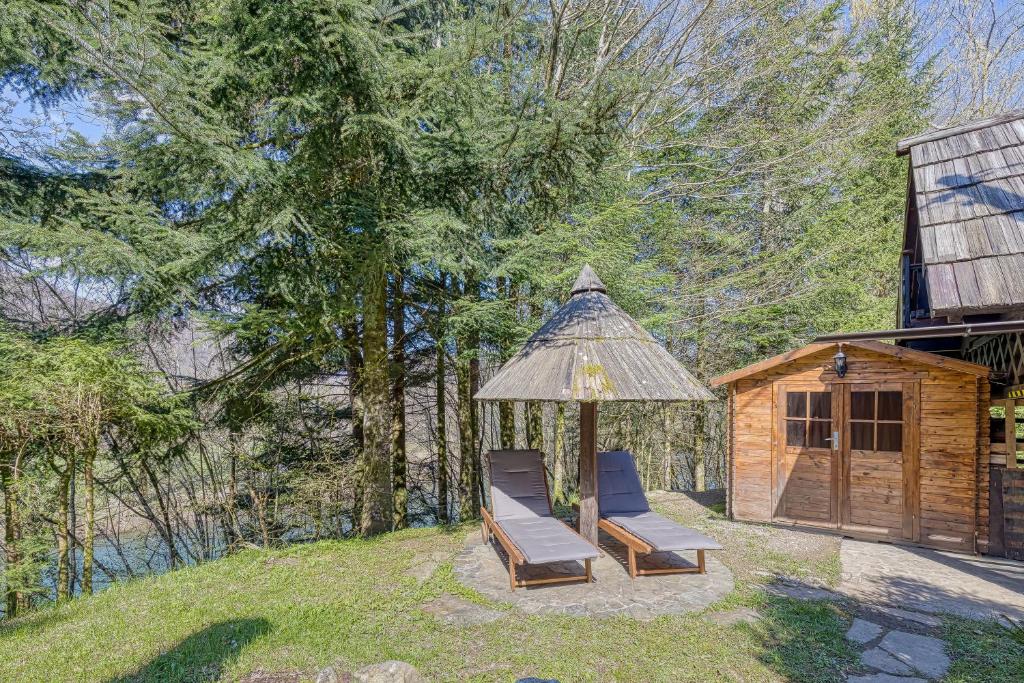 Fani's Riverside Cottage - Happy Rentals photo 1