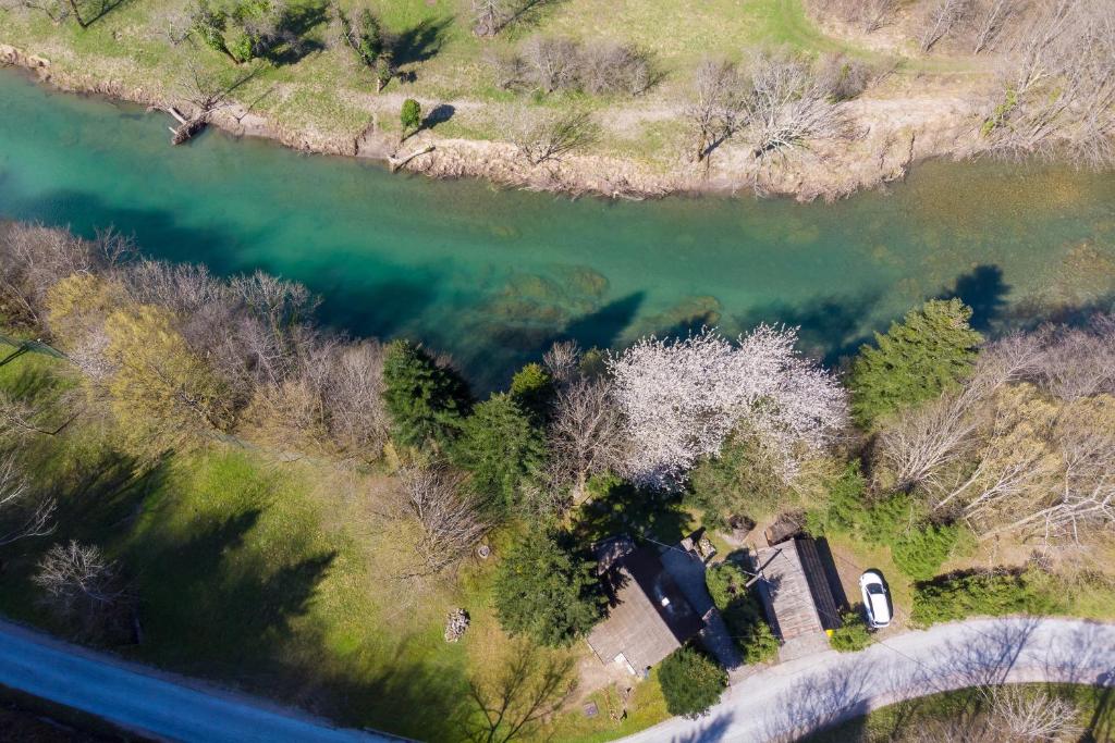 Fani's Riverside Cottage - Happy Rentals photo 2