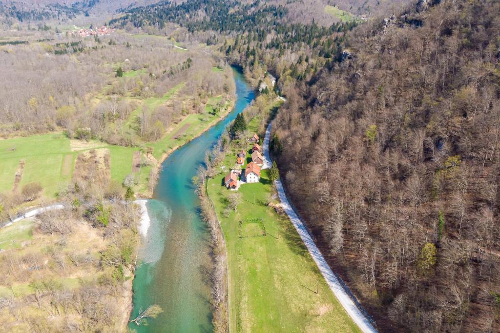 Fani's Riverside Cottage - Happy Rentals photo 4