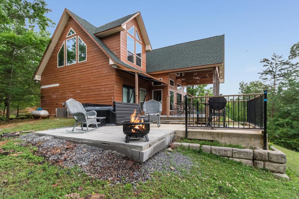 Cajun Spice, 2 Bedrooms, Mountain View, Hot Tub, WiFi, Sleeps 6 image