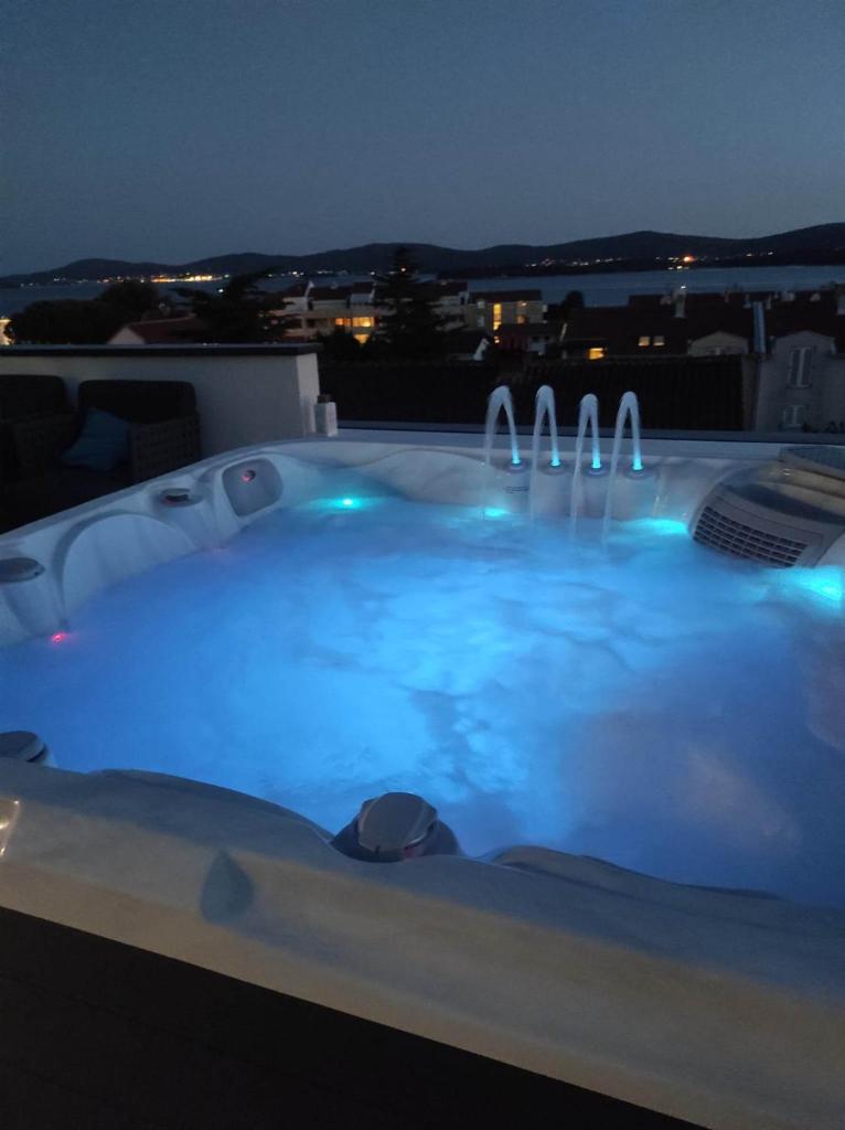 Penthouse Aurelia, rooftop terrace & jacuzzi photo 2