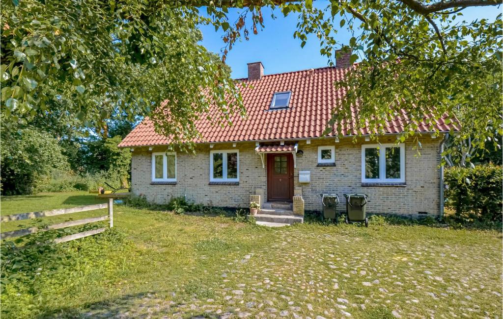Beautiful Home In Rnde With 4 Bedrooms And Wifi