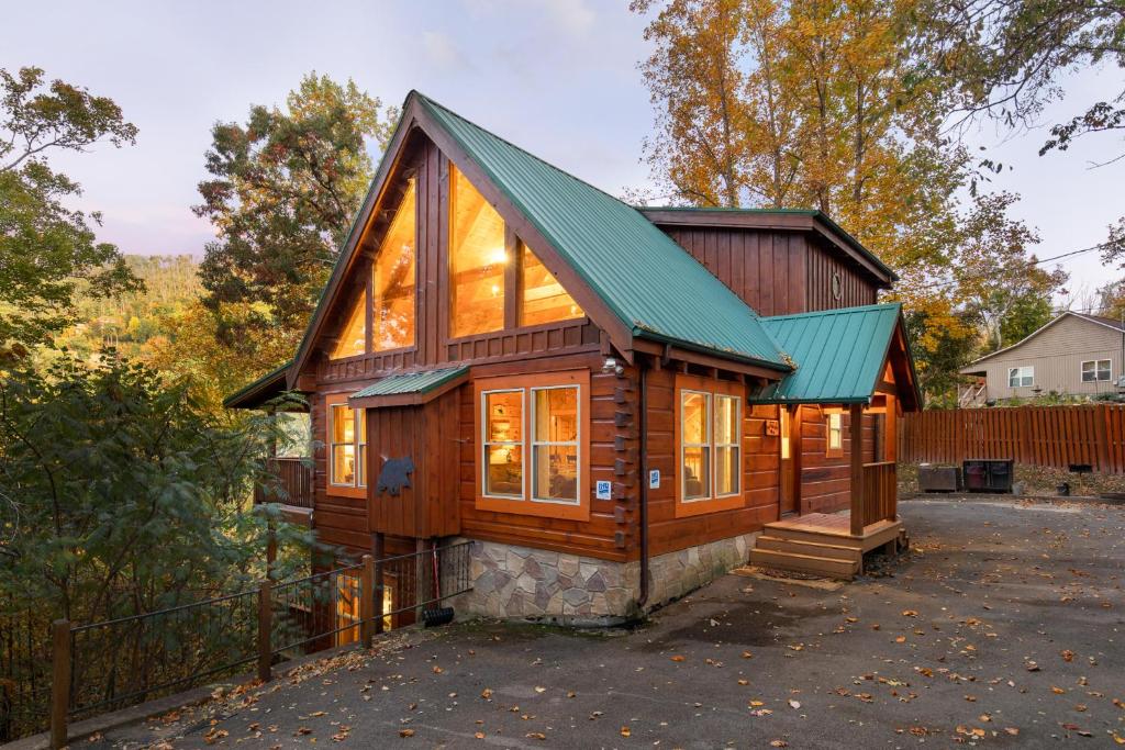 Cozy Bear Lodge image