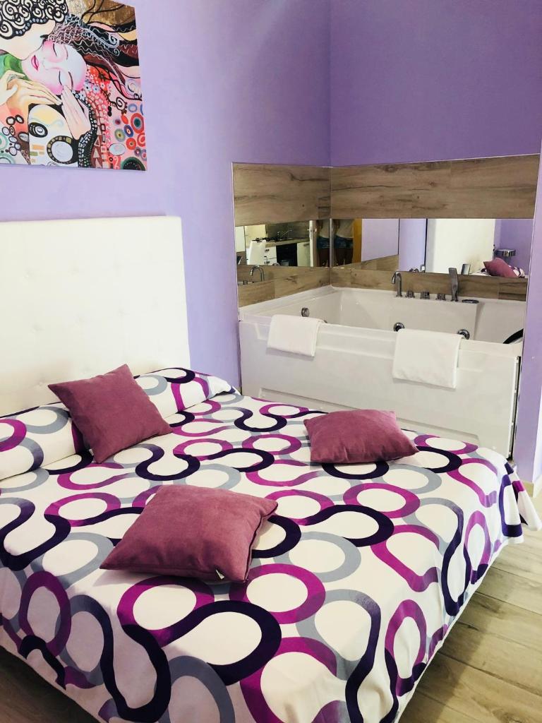 al Corso 203 Room Type - King Room with Spa Bath