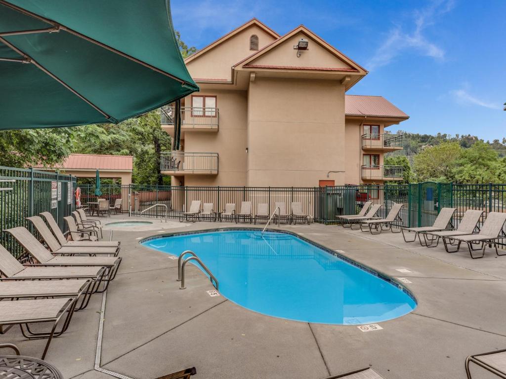 Downtown Delight, 2 Bedrooms, Pool, Hot Tub, Sleeps 6 photo 1