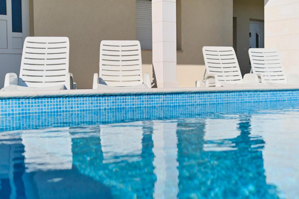 M&M Holiday House with a Pool photo 3