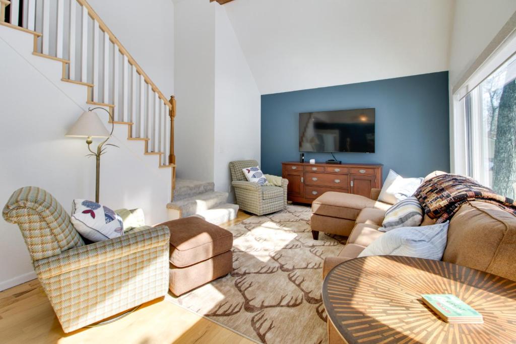 Breezy Point Vacation Rental Golf Course Views! photo 3