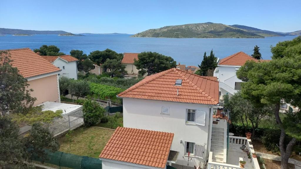 Two-room Apartment LIDIJA with terrace and parking photo 4
