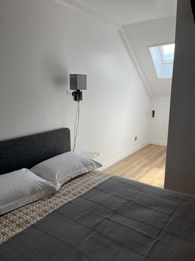 Appartement de la Fontaine à la Tour du Pin hyper centre parking privé photo 4