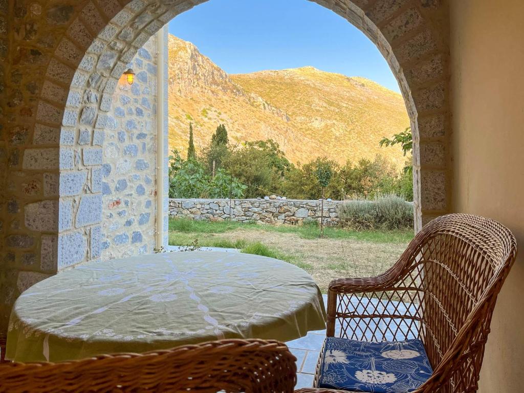 Mani family friendly, mountain house with parking photo 3