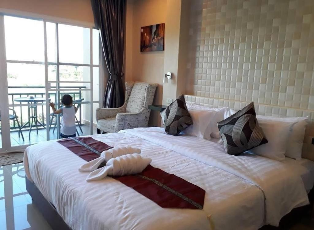 4 Palms Resort Room Type - Deluxe Double Room with Balcony