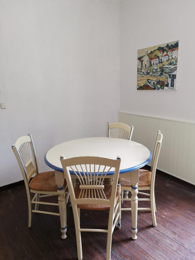 T2 petite terrasse coeur de ville photo 4