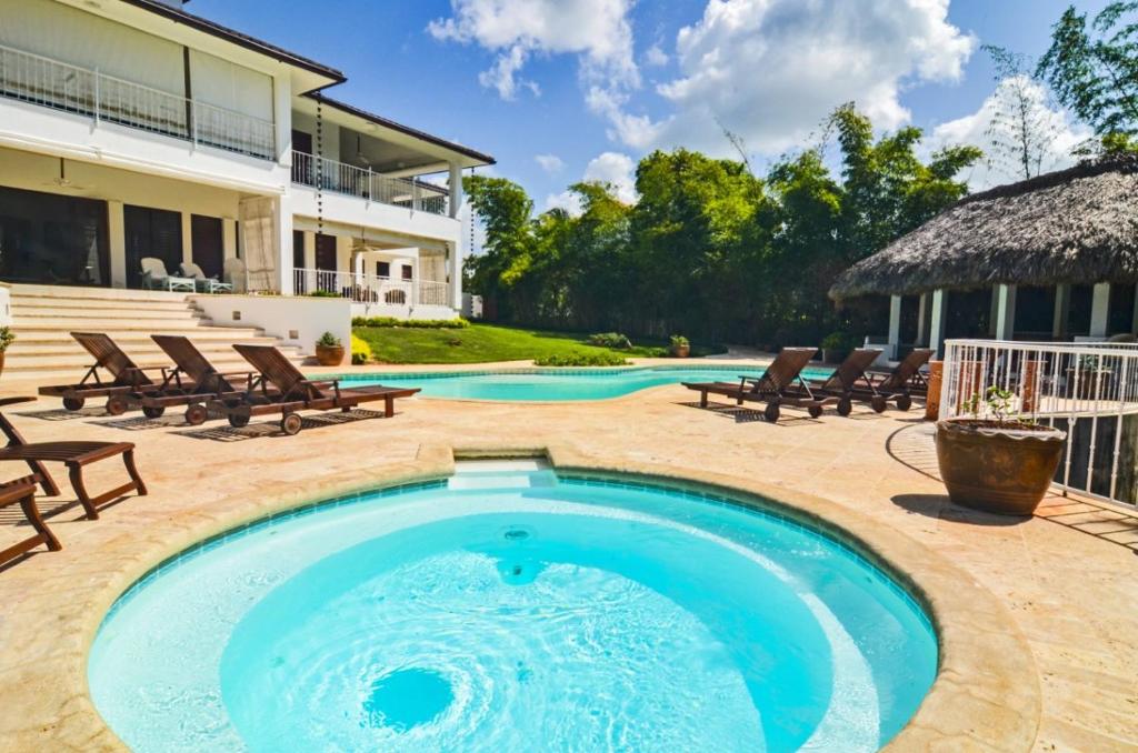 Six Bedrooms Luxury Disco Room Villa photo 3